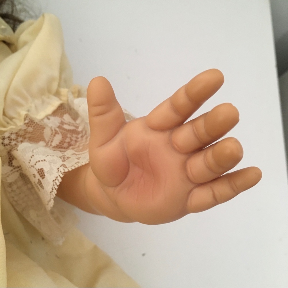 Vintage Fayzah Spanos Collection 'Halo' Precious Heirloom Doll #340/1,000 - Picture 7 of 15